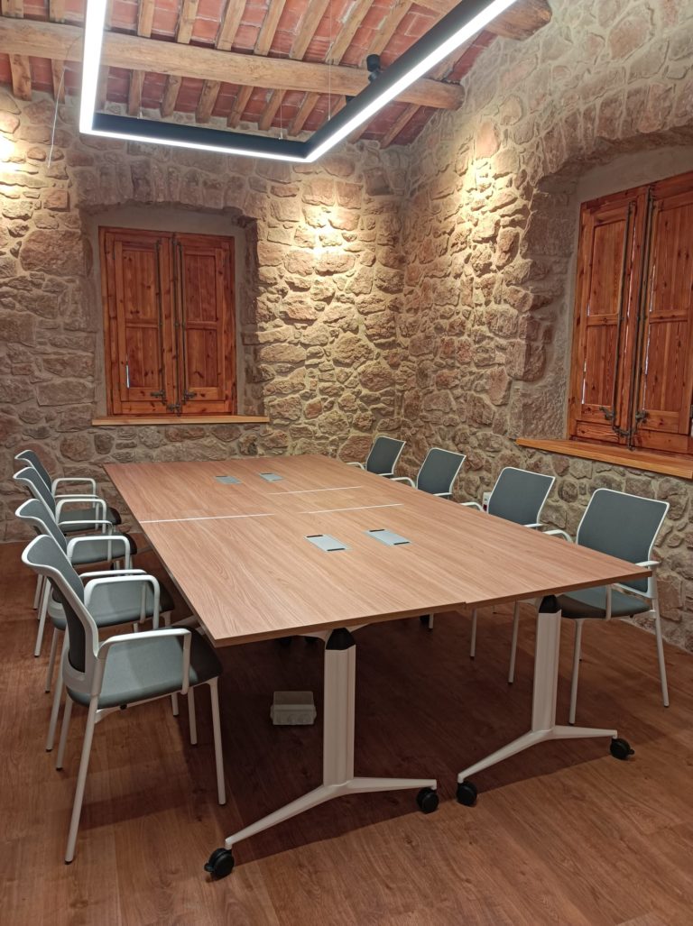 Vicent Solé suministra el Ayuntamiento de Aguilar de Segarra con elegancia y funcionalidad