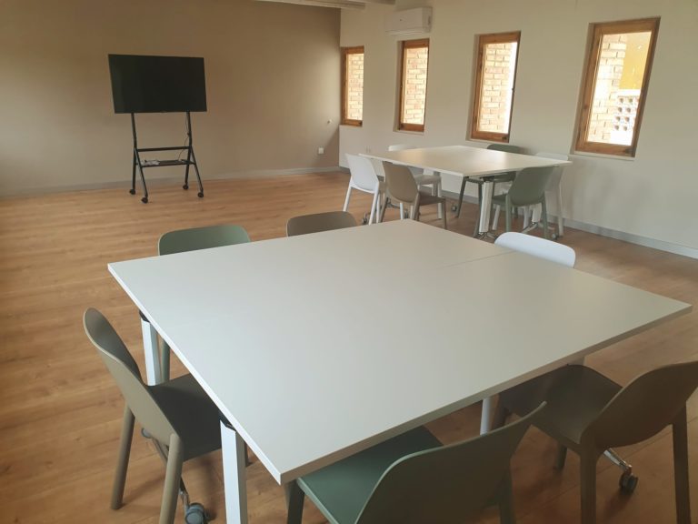 Nuevo espacio versátil en el Espai Jove La Granja d’Escarp con mobiliario de Vicent Solé
