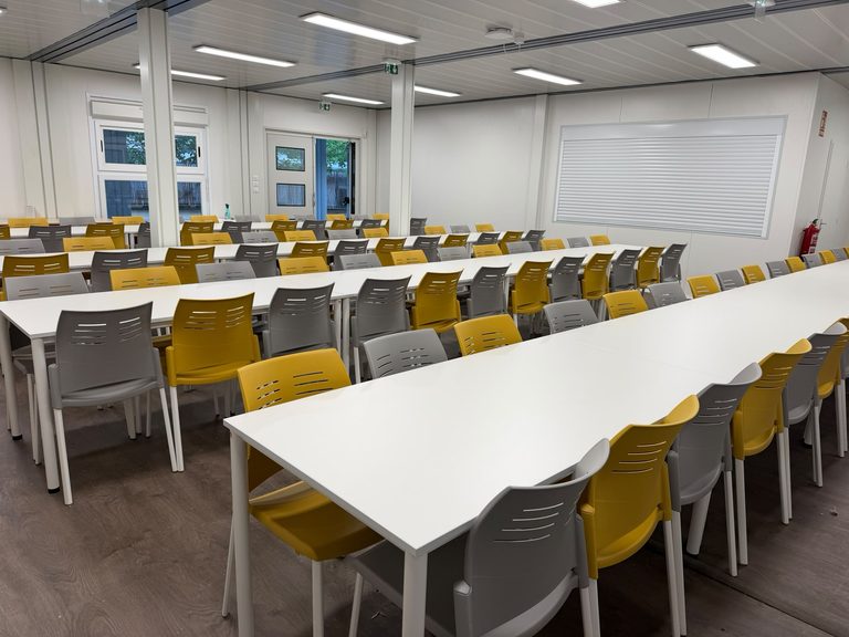 Nuevo mobiliario para la sala de comedor de la Escuela Xirinacs de Barcelona